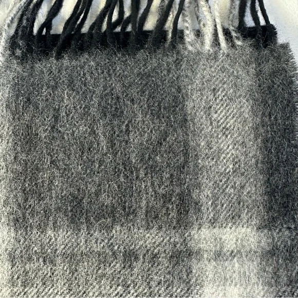 NWT/NEW Men’s Club Room Gray Plaid 100% Cashmere Scarf - Picture 2 of 4